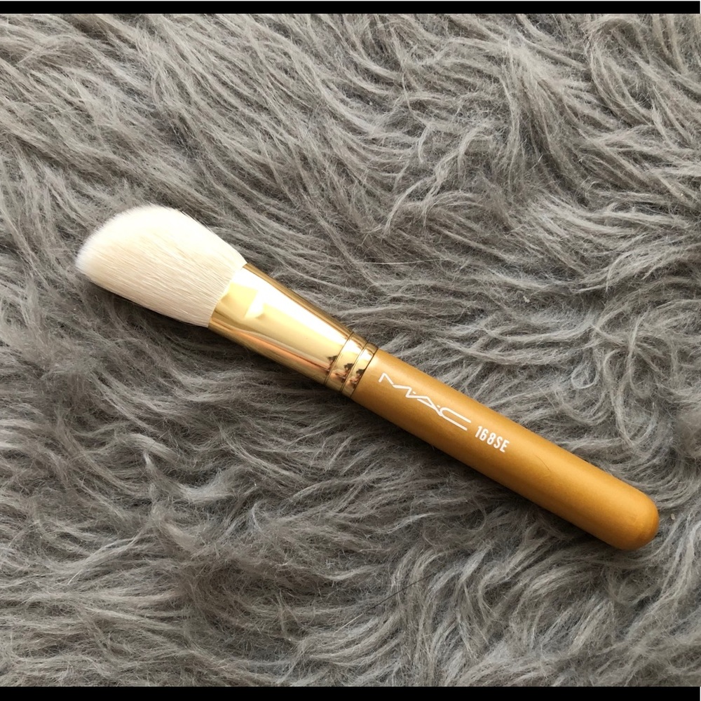 MAC Heirlooms Large Angled Contour Brush 168SE